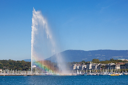 Geneva's Jet d'Eau fountain bursts water again